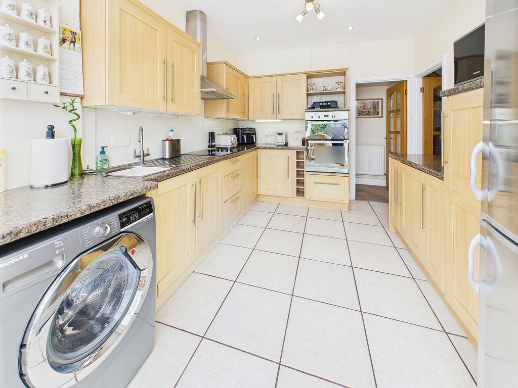 Property photo 2 of 28 Kitchen