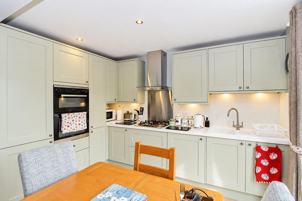 Property photo 3 of 11 Kitchen/Dining Room
