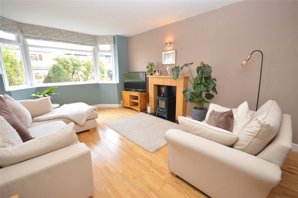 Property photo 2 of 17 Picture No. 12