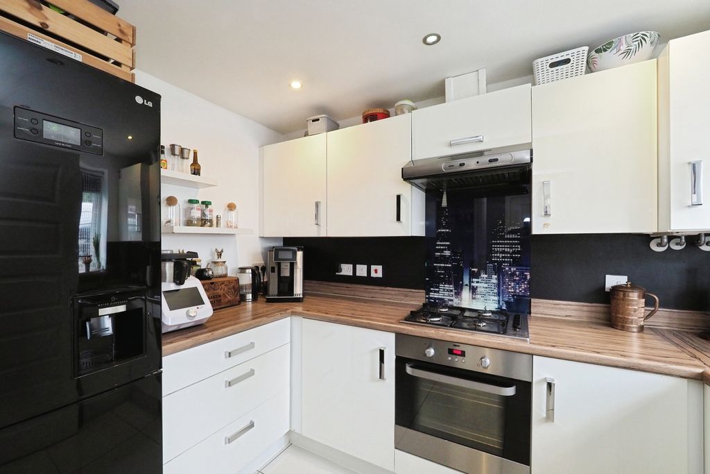 Property photo 2 of 17 Kitchen
