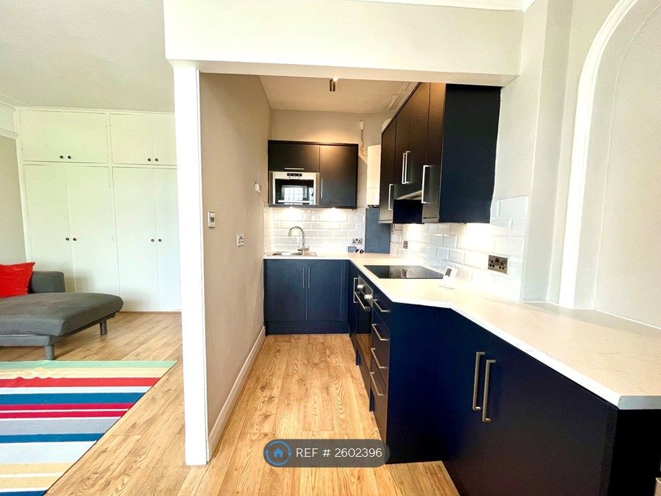 Property photo 3 of 14 Kitchen/Reception
