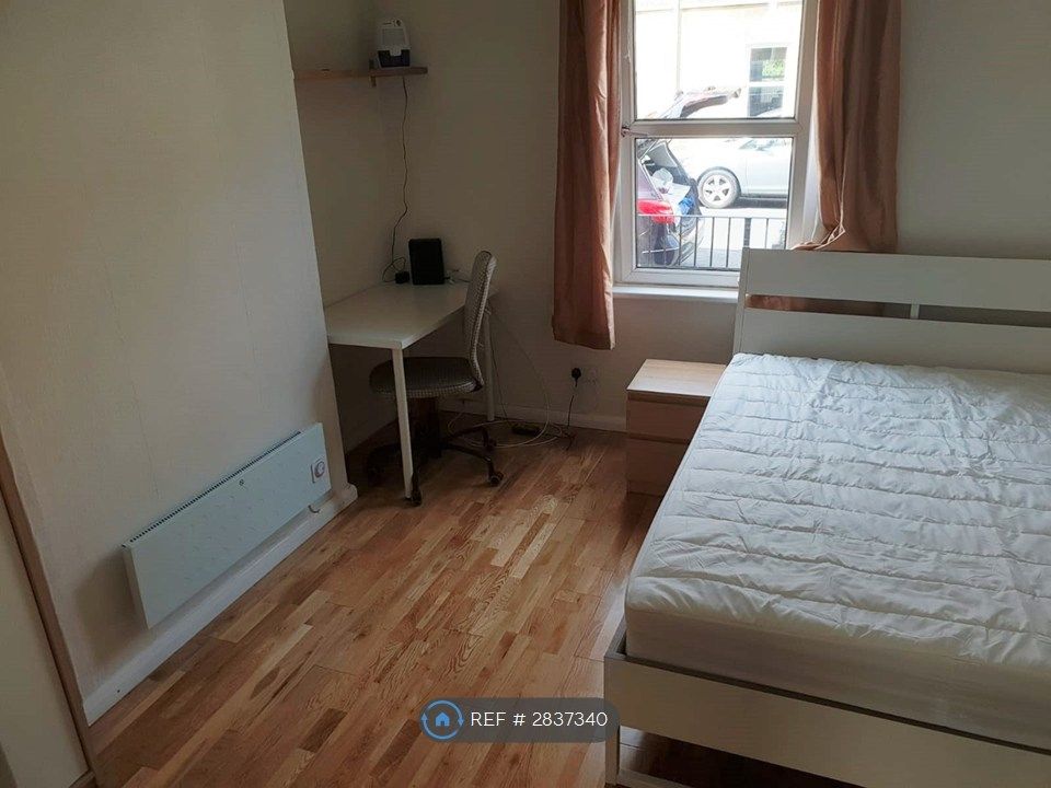 Property photo 1 of 11 Bedroom 1