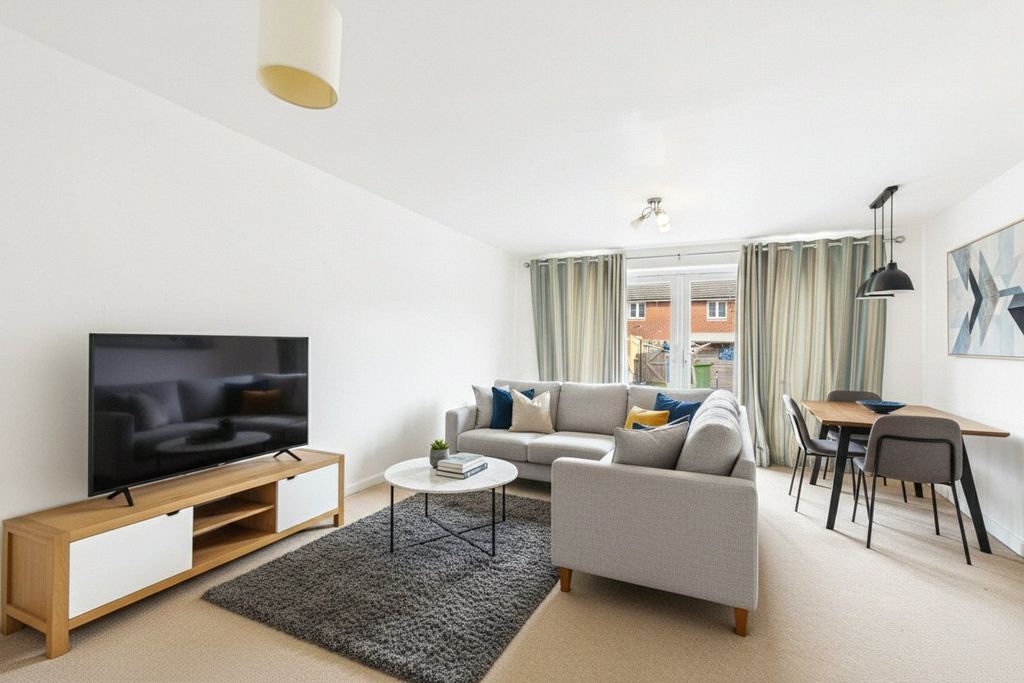 Property photo 2 of 8 Picture No. 11