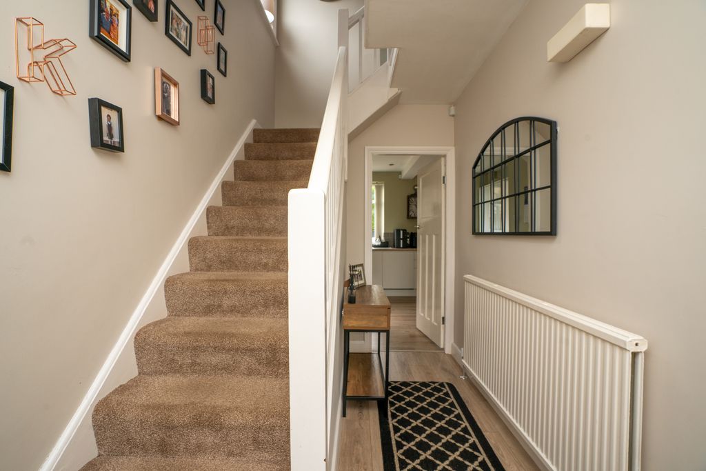 Property photo 3 of 21 18Mountpleasantroad7