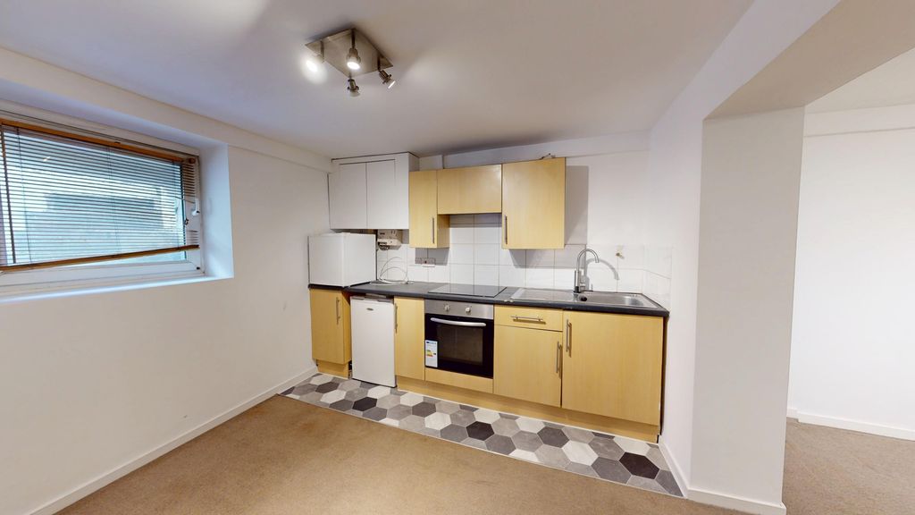 Property photo 3 of 6