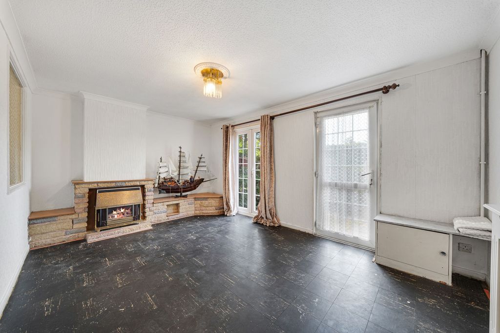 Property photo 2 of 20