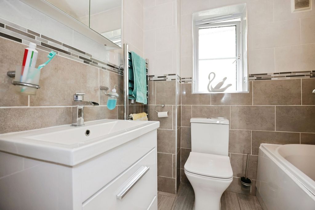 Property photo 3 of 17 Photo