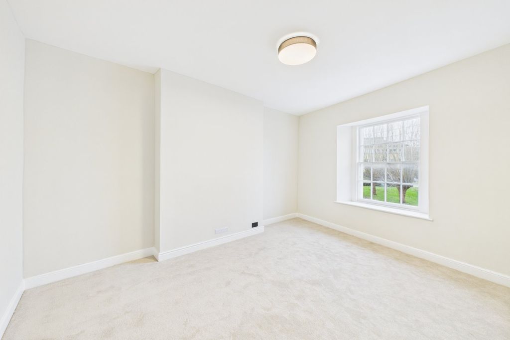 Property photo 3 of 11 Bedroom