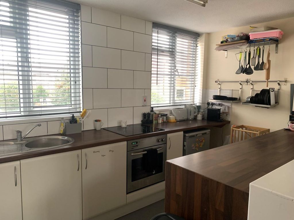 Property photo 2 of 10 Kitchen.Jpg