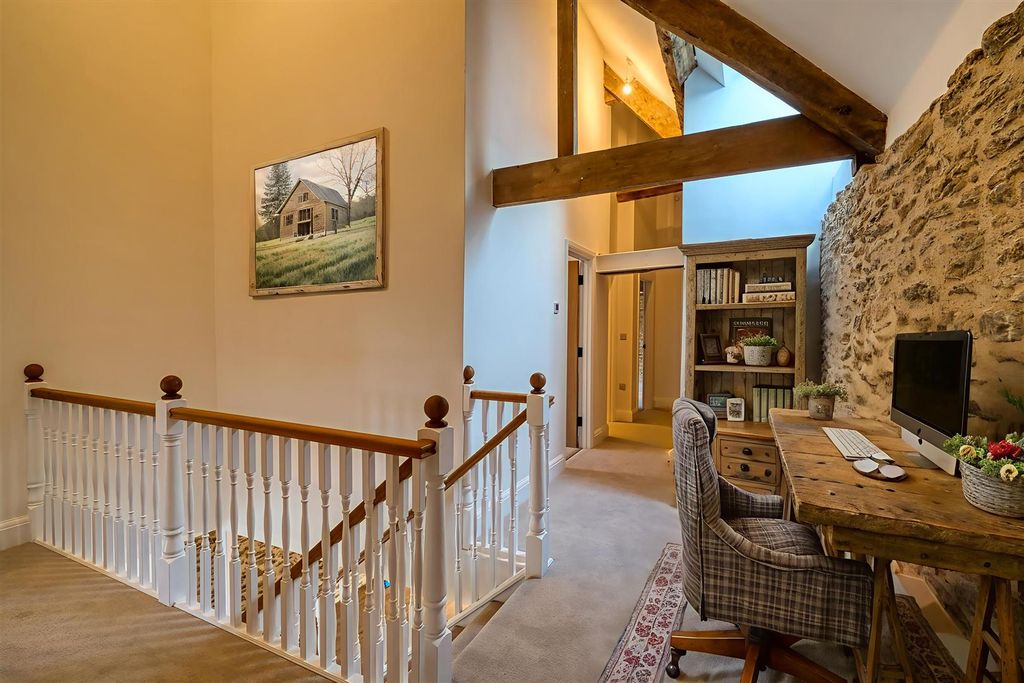 Property photo 2 of 13 Landing (Virtually Staged)