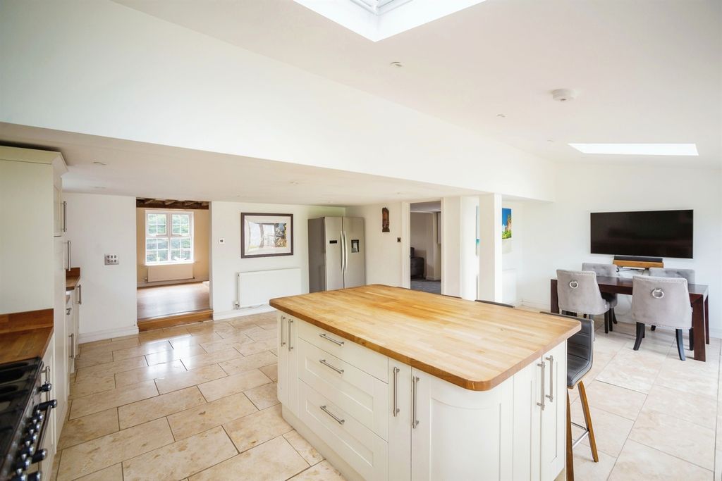 Property photo 3 of 19