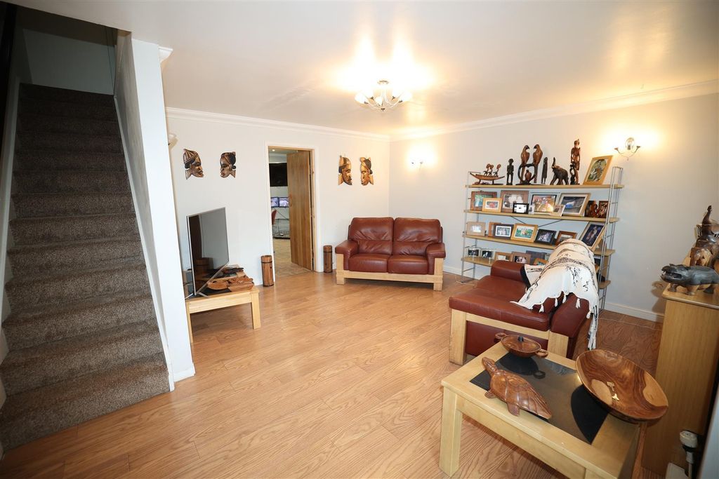 Property photo 2 of 4 Lounge.Jpg