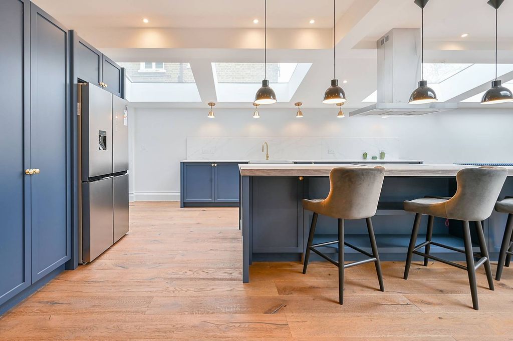 Property photo 3 of 27