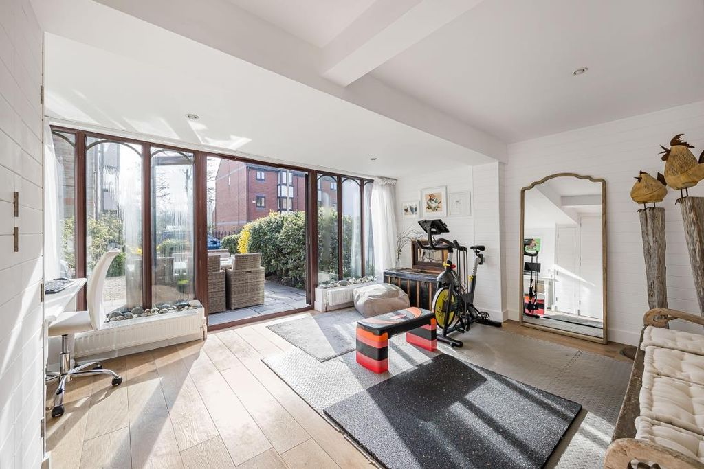 Property photo 3 of 34