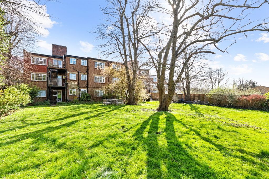 Property photo 3 of 27