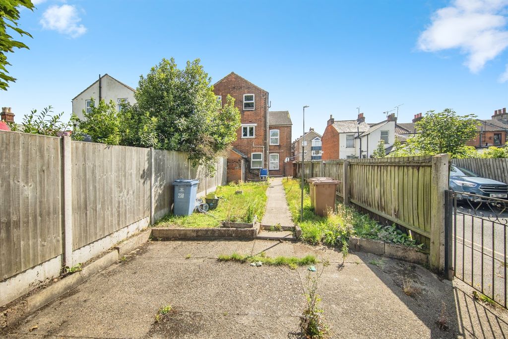 Property photo 2 of 16