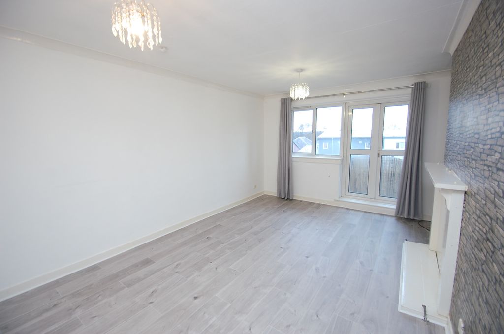 Property photo 3 of 15 4869063