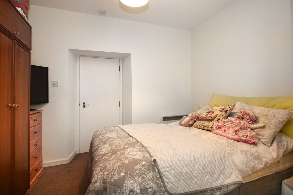 Additional image 5 of 1 bed property to rent8, Hauteville, St Peter Port, Guernsey GY1