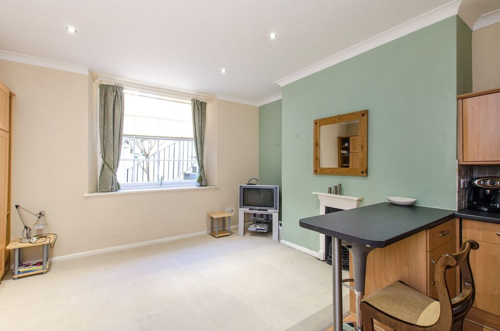 Property photo 1 of 4