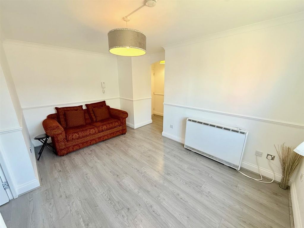 Property photo 3 of 8 3.Jpg