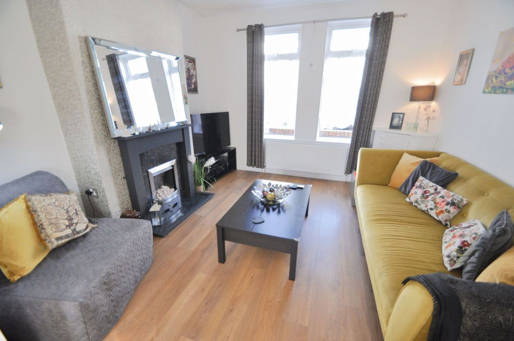 Property photo 2 of 27