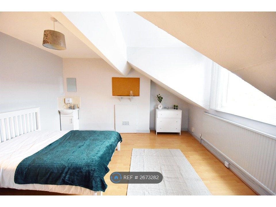 Property photo 1 of 7 Room 6