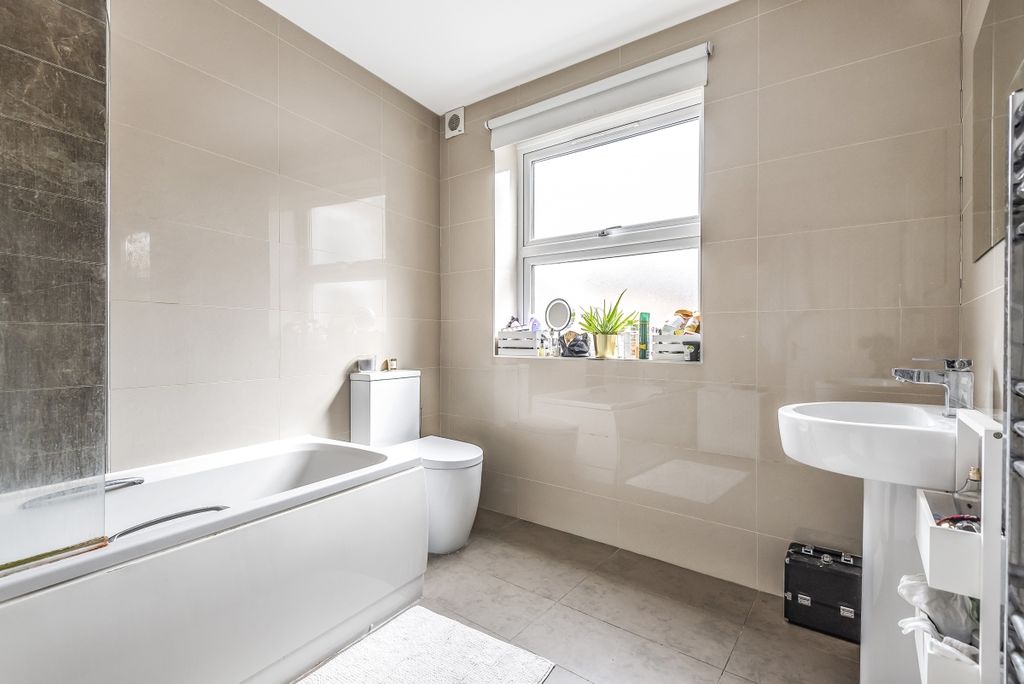 Property photo 2 of 5 490050 (6)