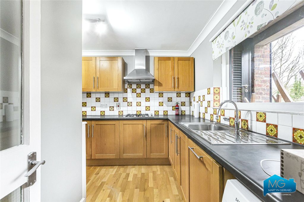 Property photo 1 of 17 Picture No. 12