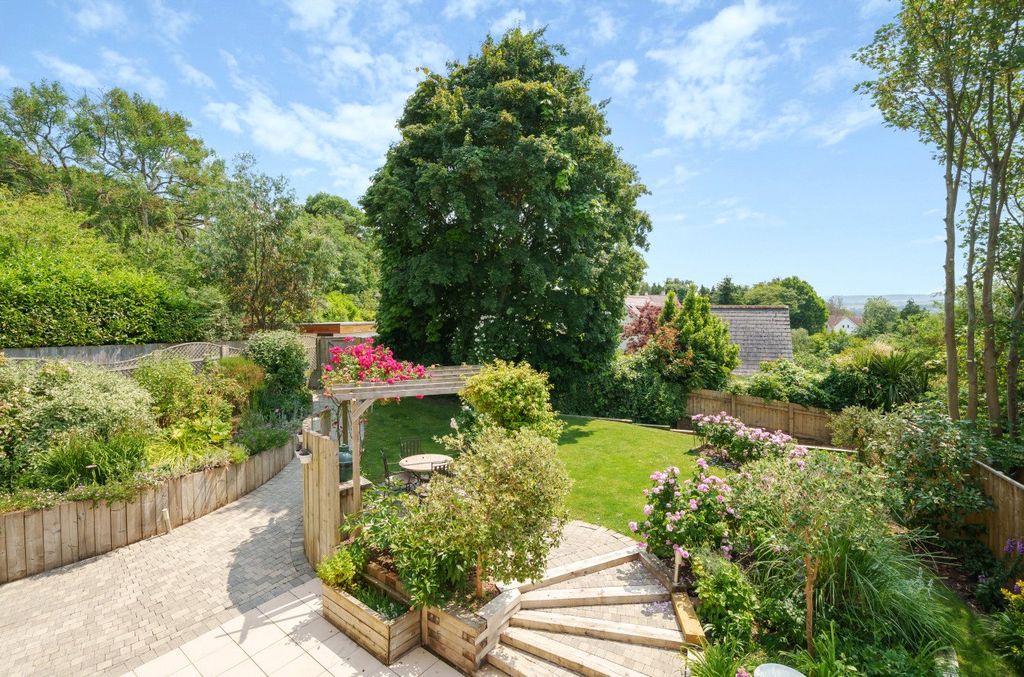 Property photo 3 of 12 Terrace And Garden