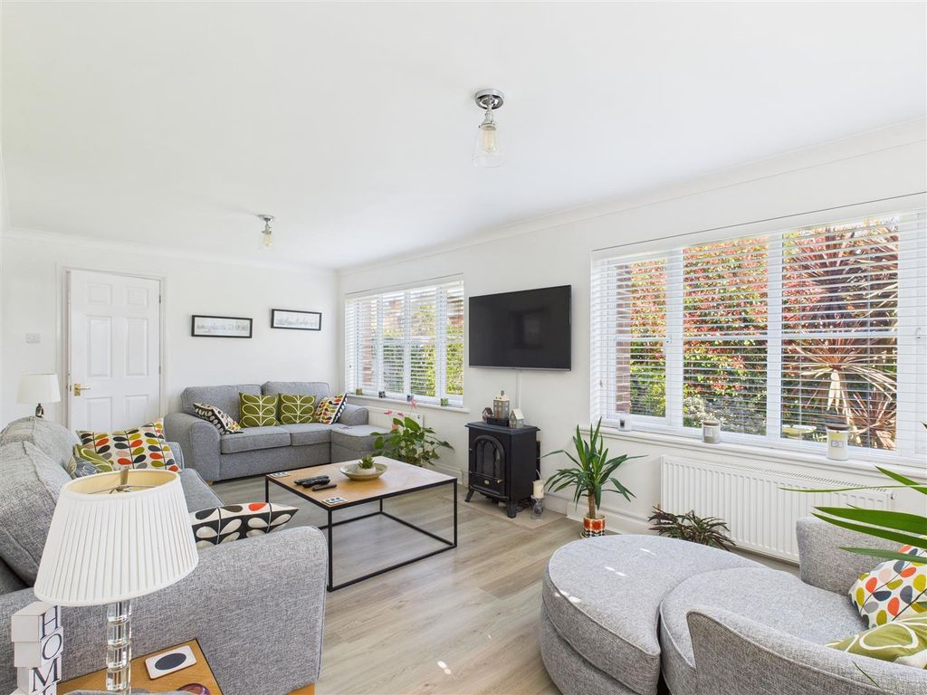 Property photo 2 of 14 19342245_228588168.Jpg