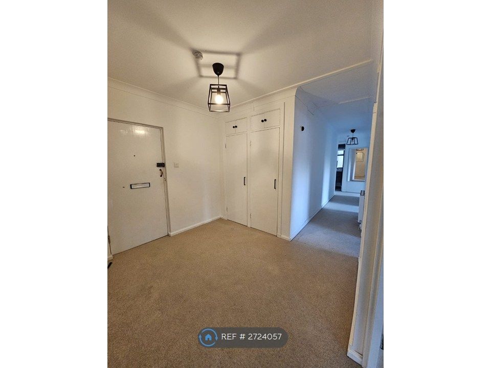 Property photo 2 of 10 Hallway