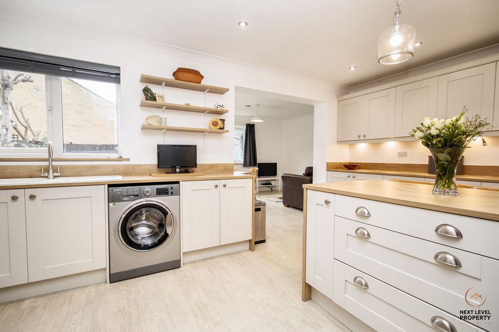 Property photo 3 of 27