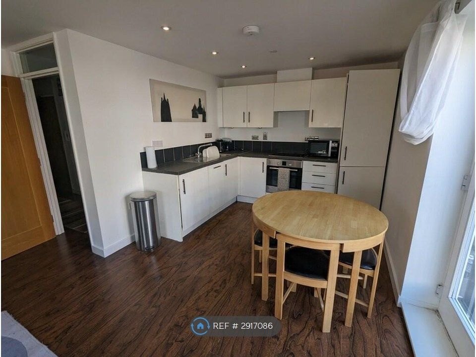 Property photo 2 of 10 Kitchen