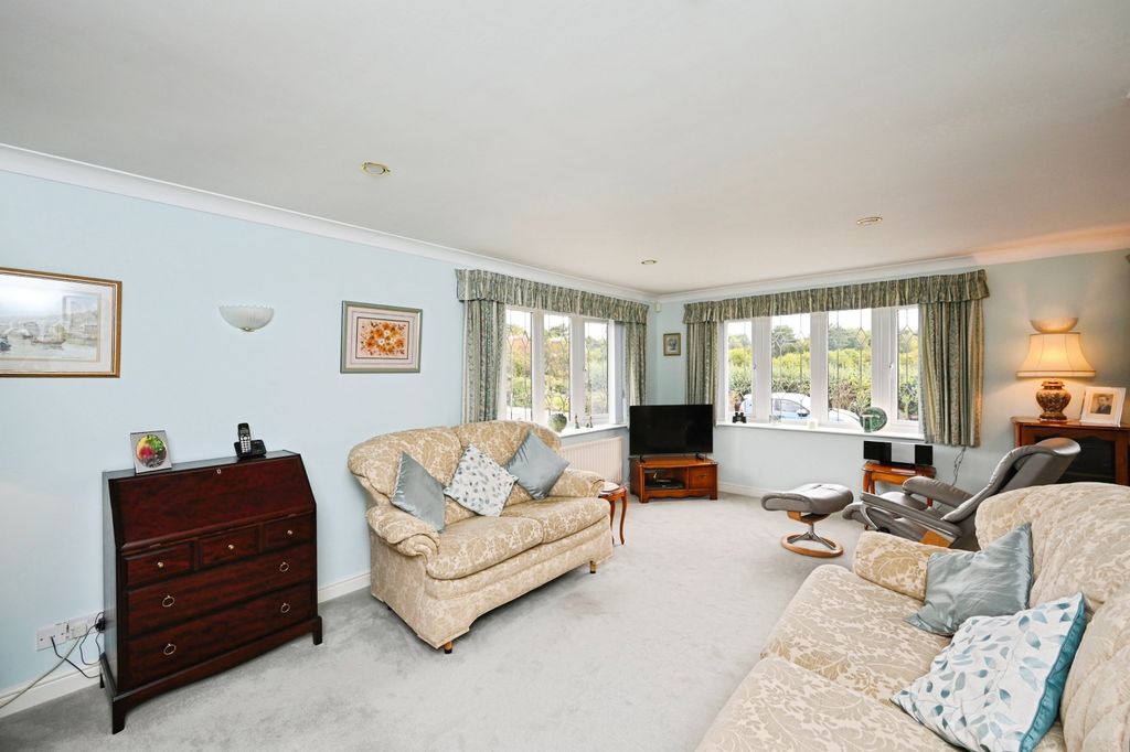 Property photo 2 of 18