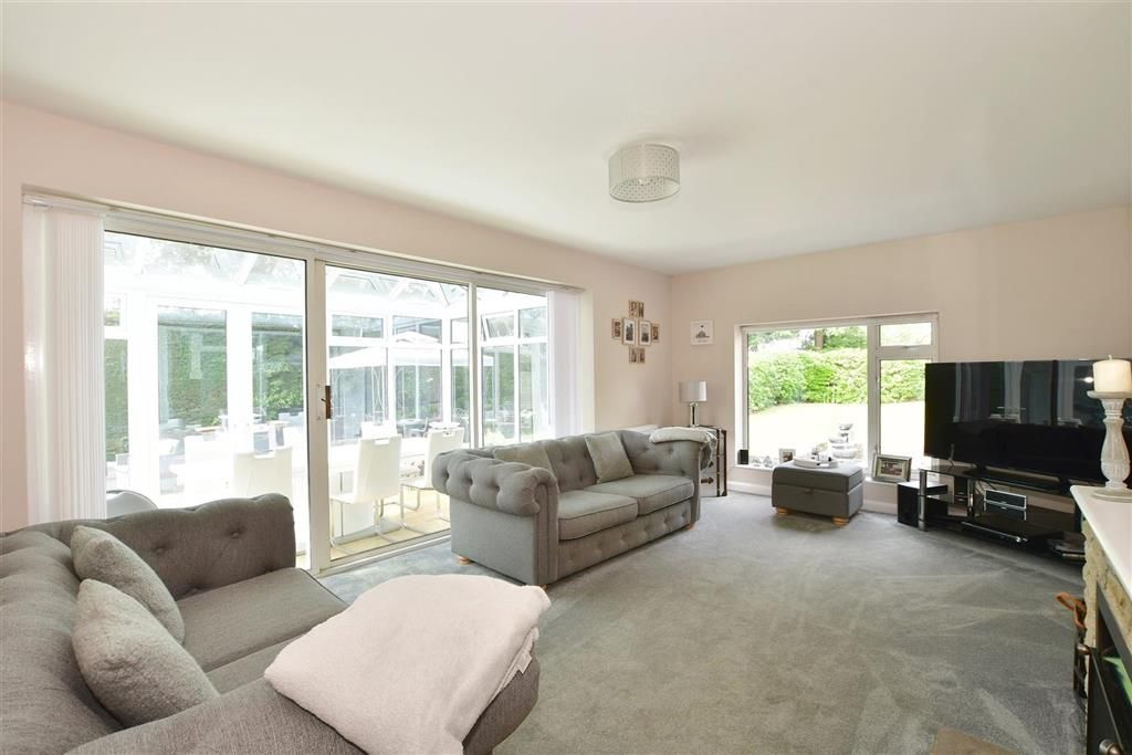 Property photo 1 of 14 Lounge