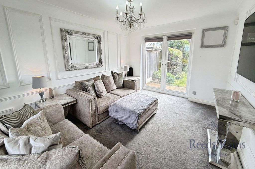 Property photo 2 of 14 Lounge