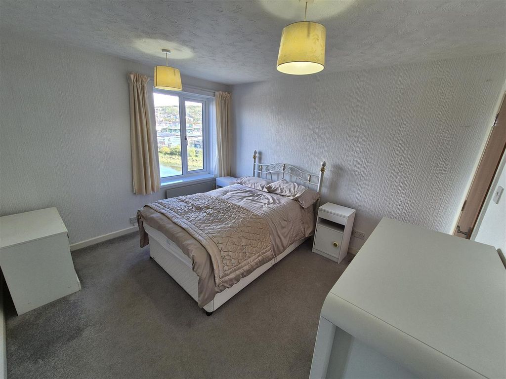 Property photo 2 of 12 Bedroom 1