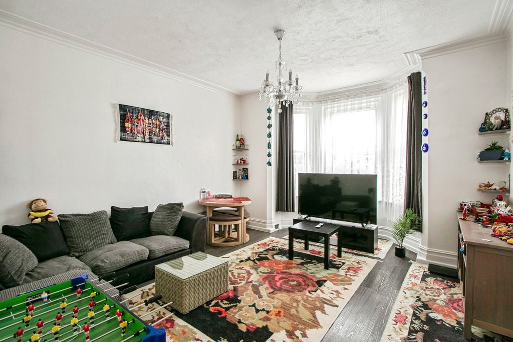 Property photo 3 of 12 Pbox-Img.Jpg