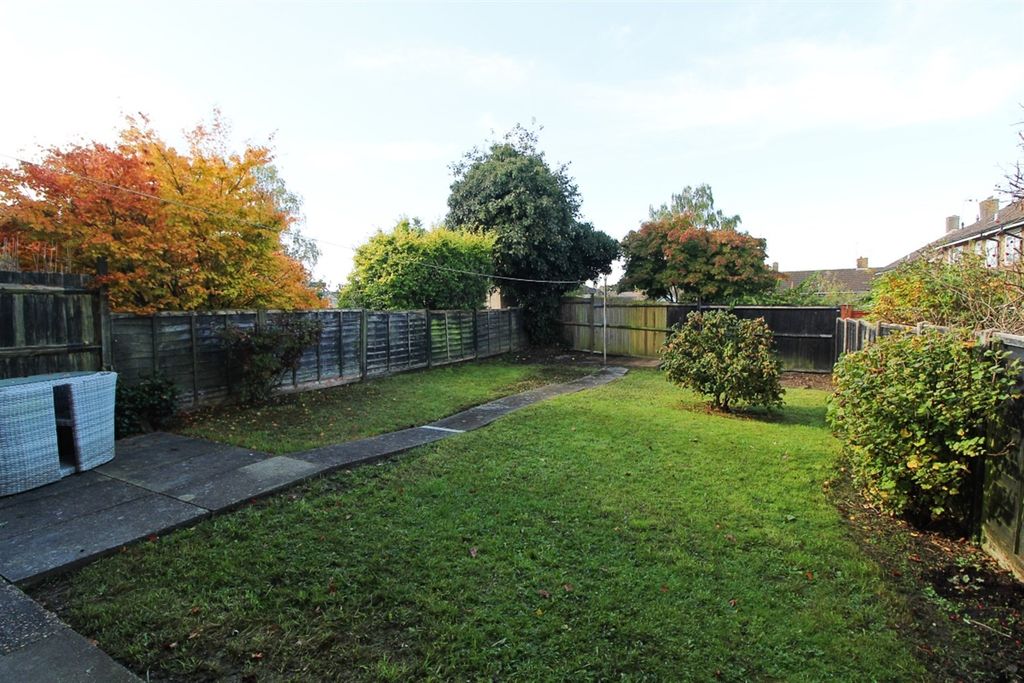 Property photo 2 of 12 Garden