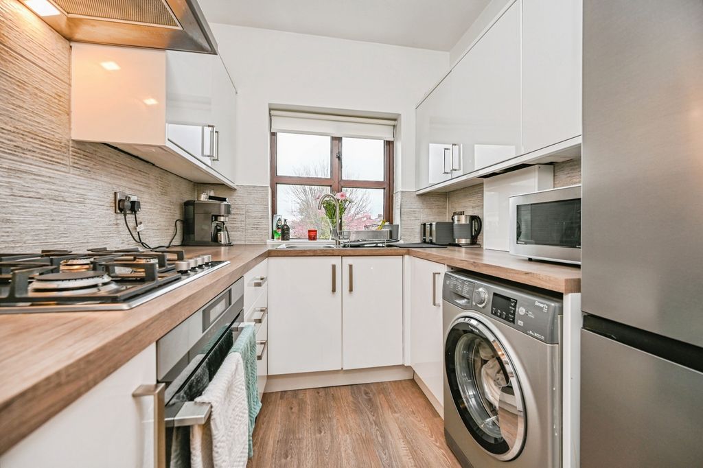 Property photo 3 of 8 Pbox-Img.Jpg