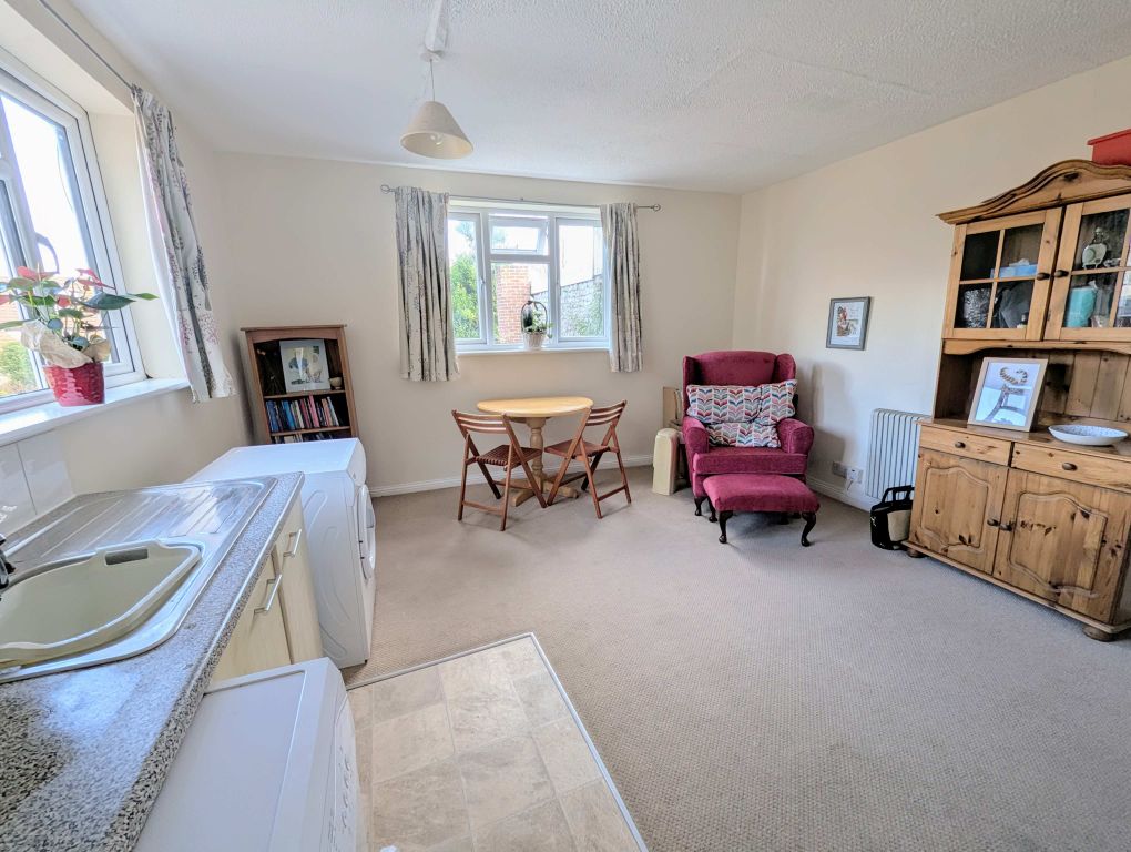 Property photo 3 of 10 Living Room