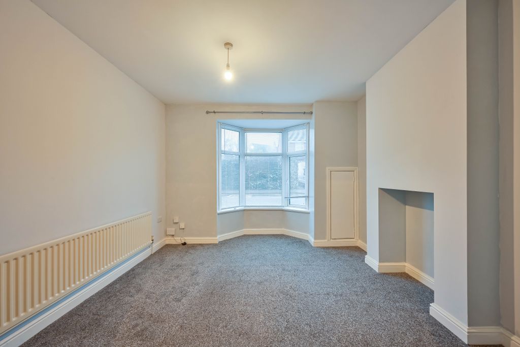 Property photo 3 of 20 Lounge