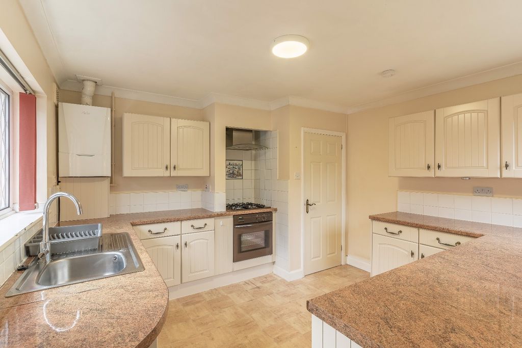 Property photo 2 of 13 5166642
