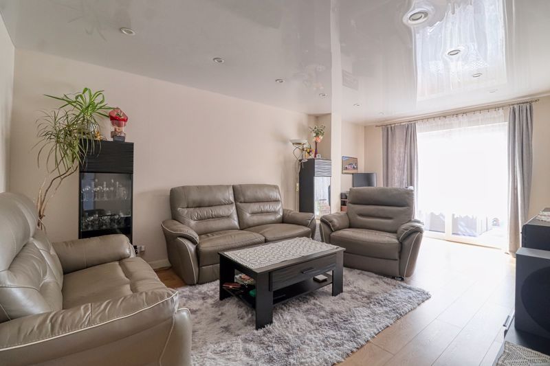 Property photo 3 of 14 Lounge