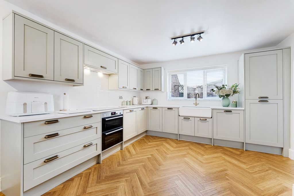 Property photo 2 of 29