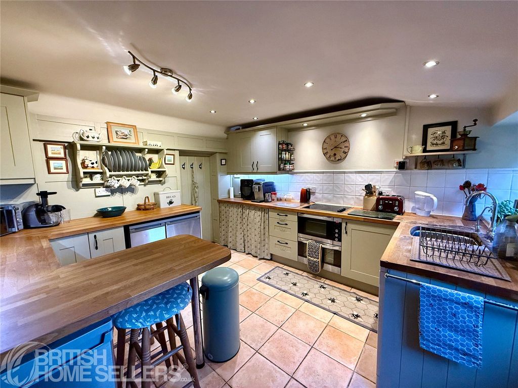 Property photo 2 of 27 Picture No. 21