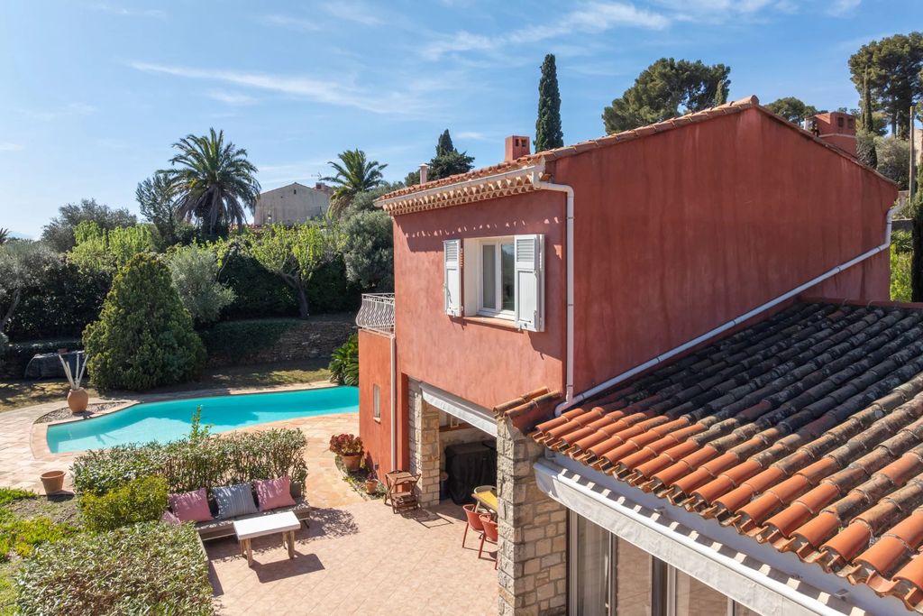 Property photo 2 of 23