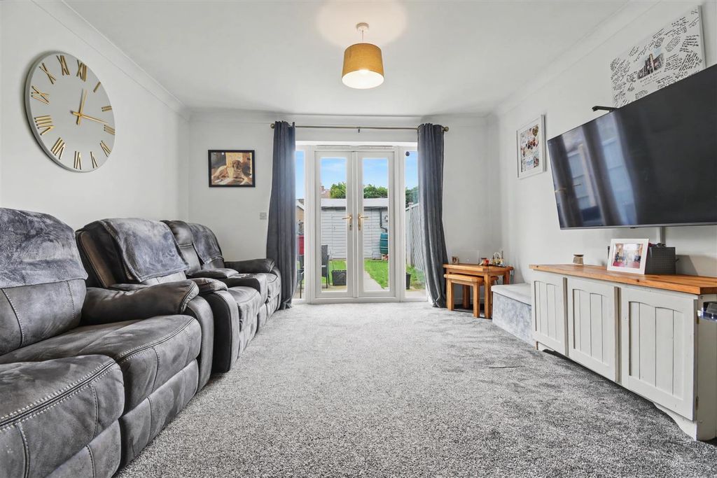 Property photo 2 of 14 Living Room