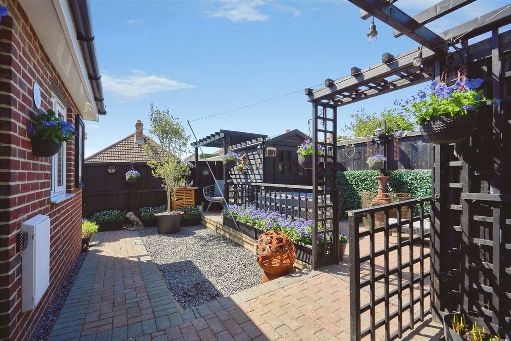 Property photo 2 of 15 Garden