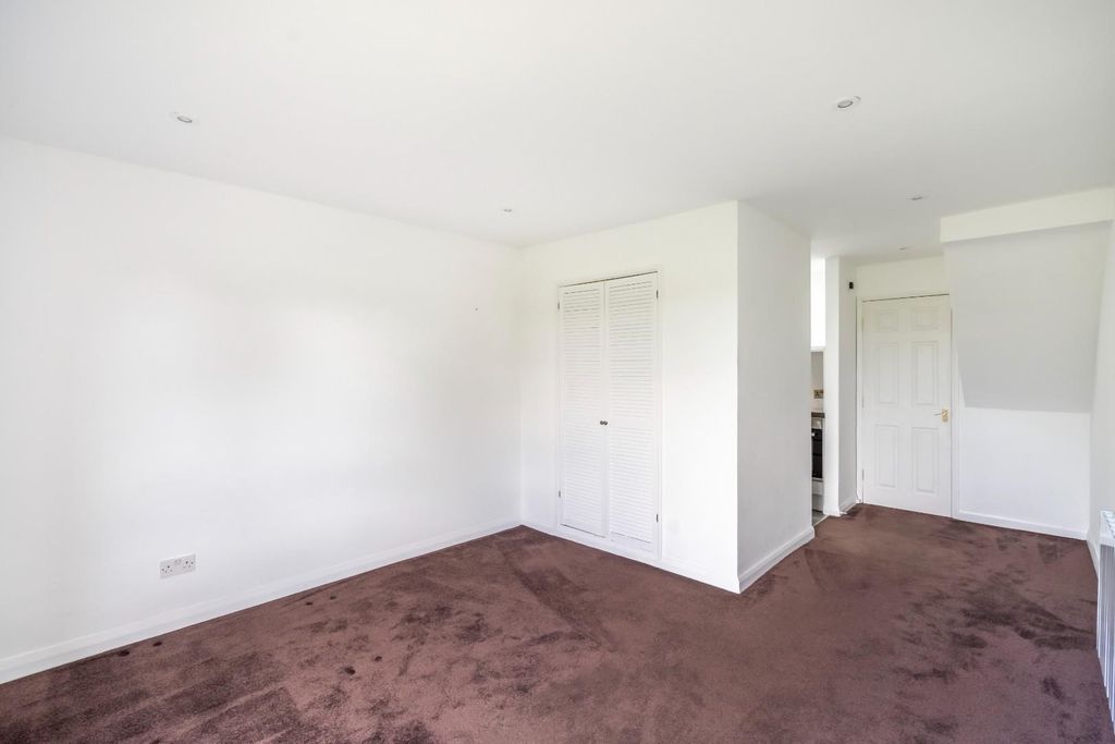 Property photo 3 of 14 8Pc-4.Jpg